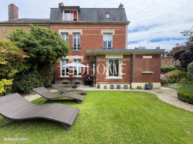 Maison 8 pièces 207 m²