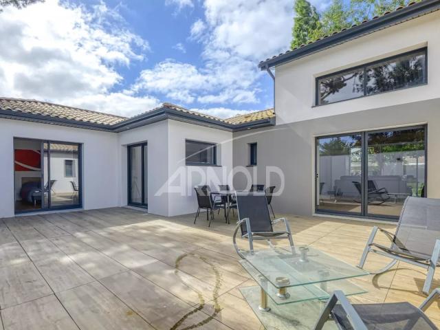 Maison 8 pièces 208 m²