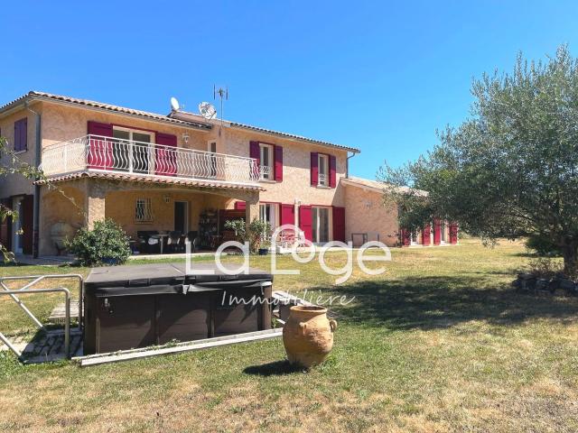 Maison 8 pièces 208 m²