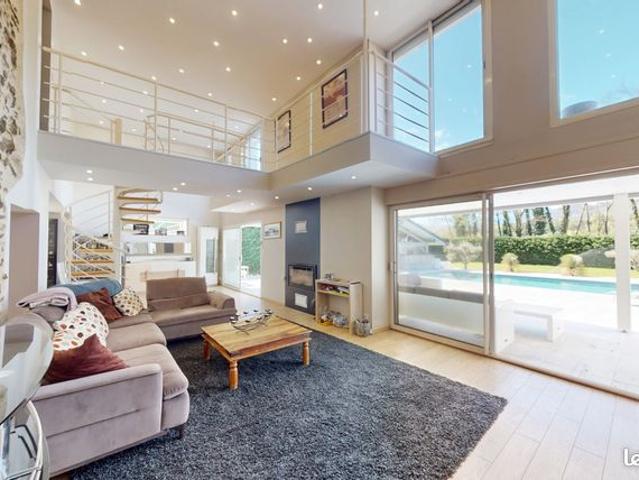 Maison 8 pièces 208 m²