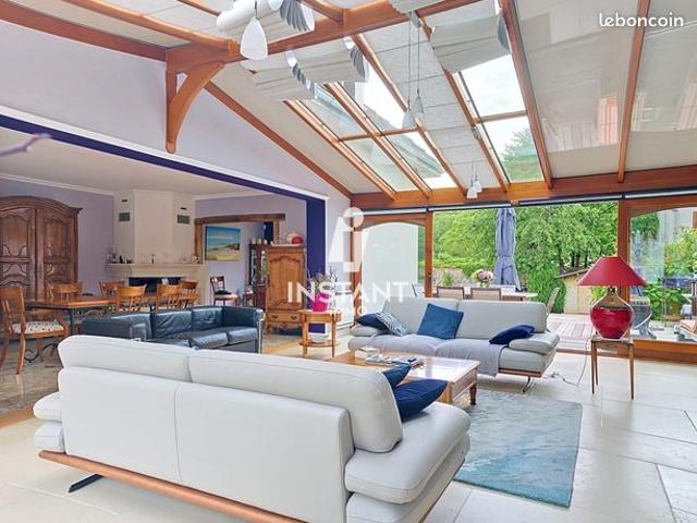Maison 8 pièces 208 m²