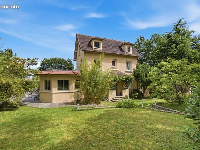 Maison 8 pièces 208 m²