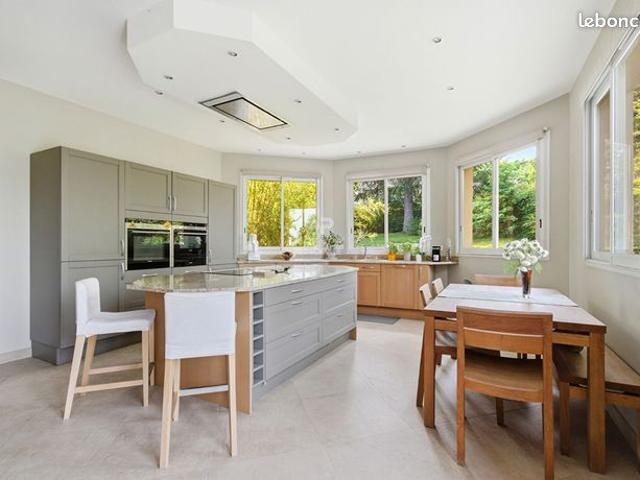 Maison 8 pièces 208 m²