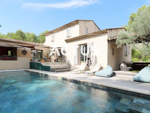 Maison 8 pièces 208 m²