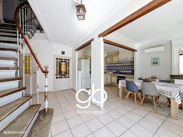 Maison 8 pièces 209 m²