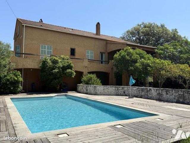 Maison 8 pièces 209 m²