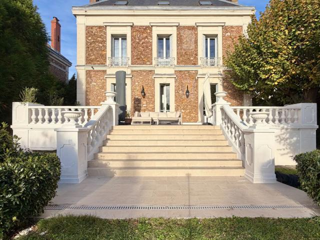 Maison 8 pièces 209 m²