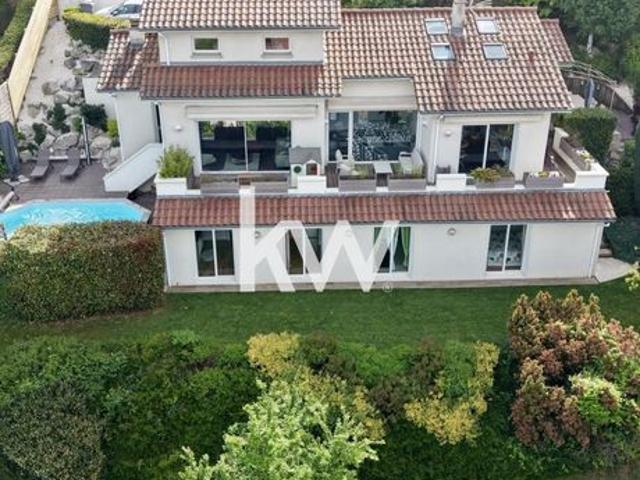 Maison 8 pièces 209 m²