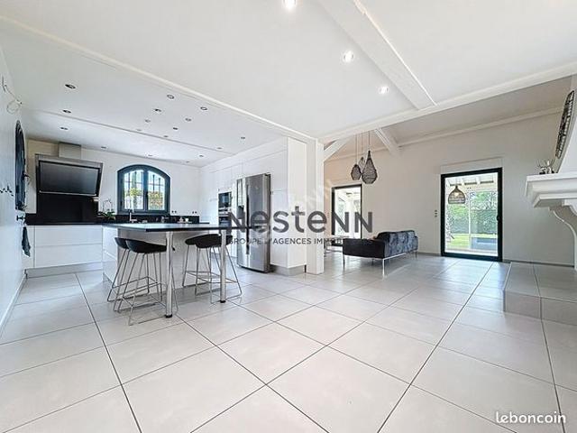 Maison 8 pièces 209 m²