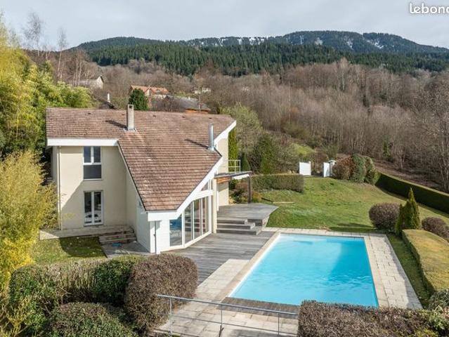 Maison 8 pièces 200 m²