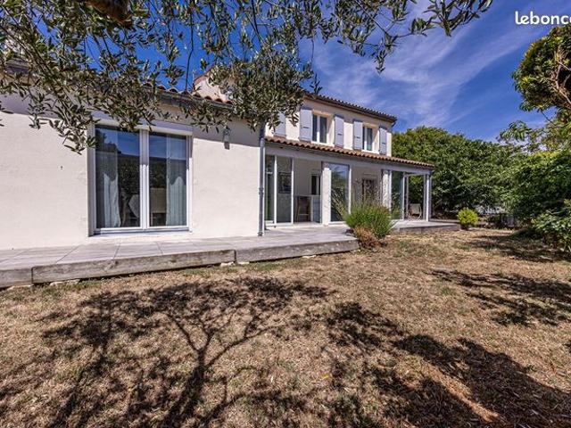 Maison 8 pièces 200 m²