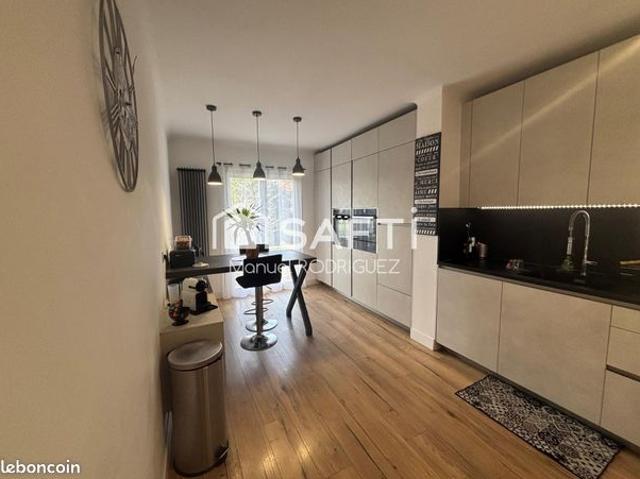 Maison 8 pièces 200 m²