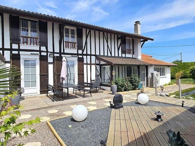 Maison 8 pièces 200 m²