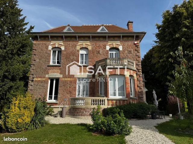 Maison 8 pièces 200 m²