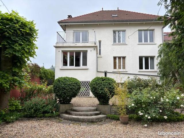 Maison 8 pièces 200 m²