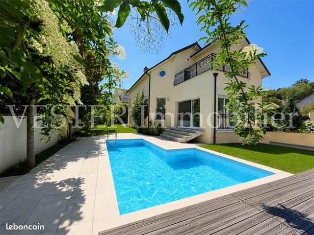 Maison 8 pièces 200 m²