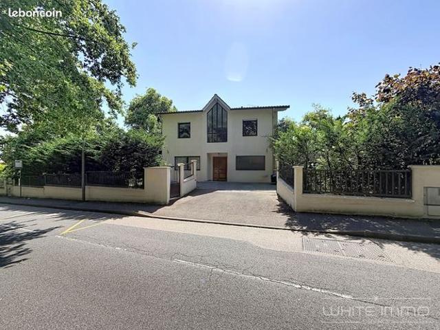 Maison 8 pièces 191 m²
