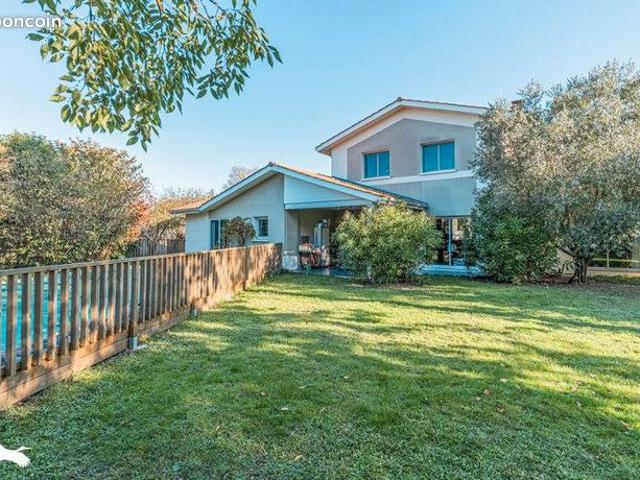 Maison 8 pièces 200 m²