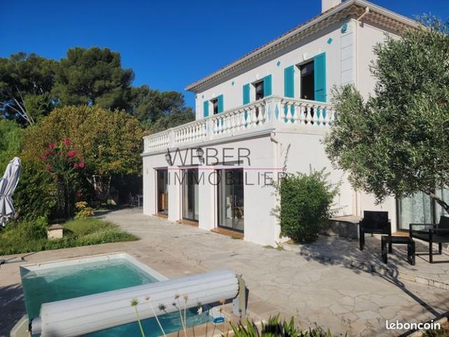 Maison 8 pièces 200 m²