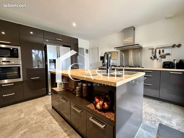 Maison 8 pièces 200 m²