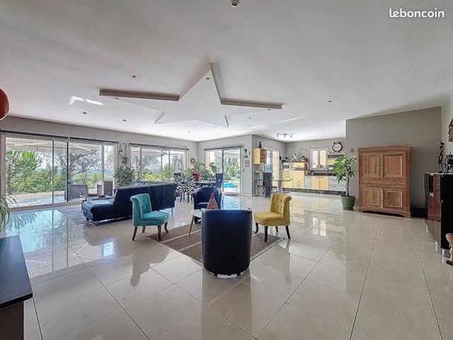Maison 8 pièces 200 m²