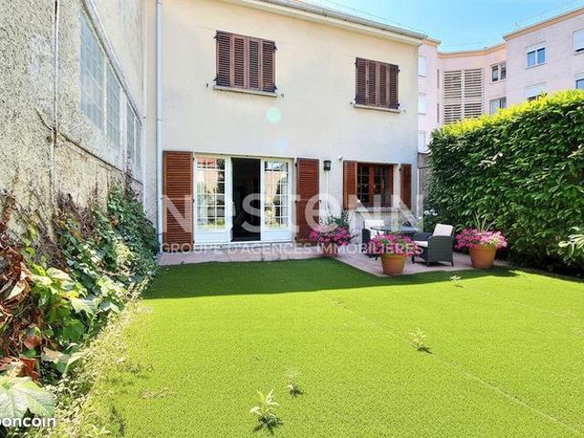 Maison 8 pièces 200 m²