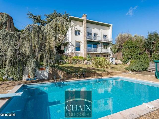 Maison 8 pièces 200 m²