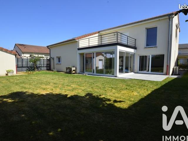 Maison 8 pièces 200 m²