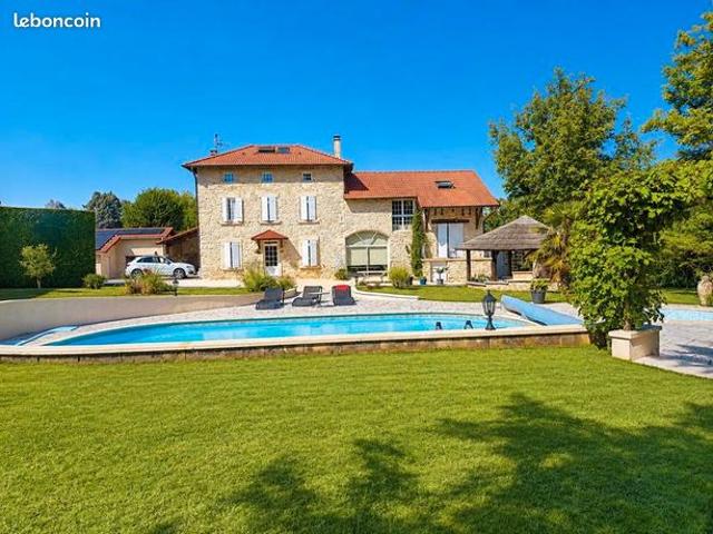 Maison 8 pièces 200 m²