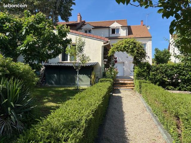 Maison 8 pièces 200 m²