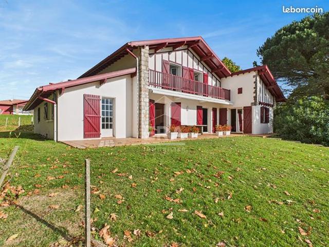 Maison 8 pièces 200 m²