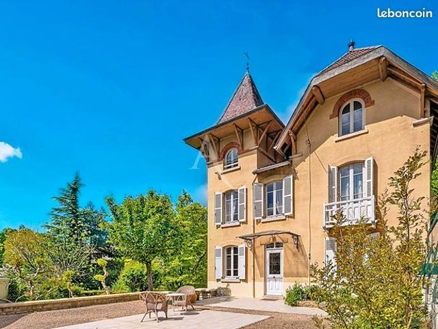Maison 8 pièces 200 m²