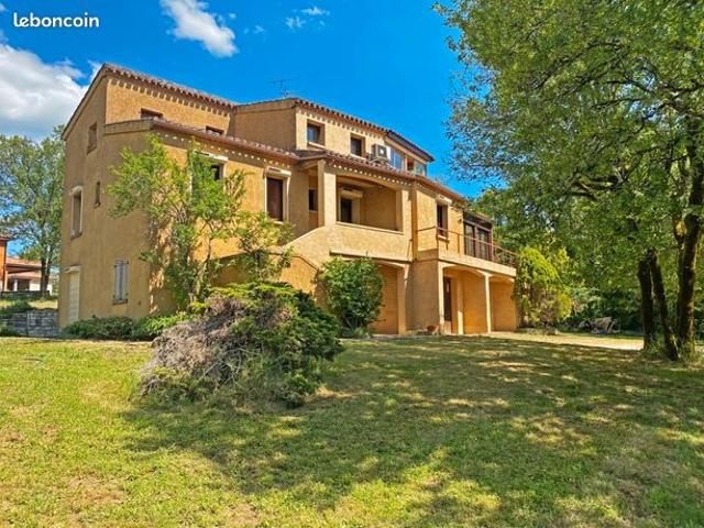 Maison 8 pièces 200 m²