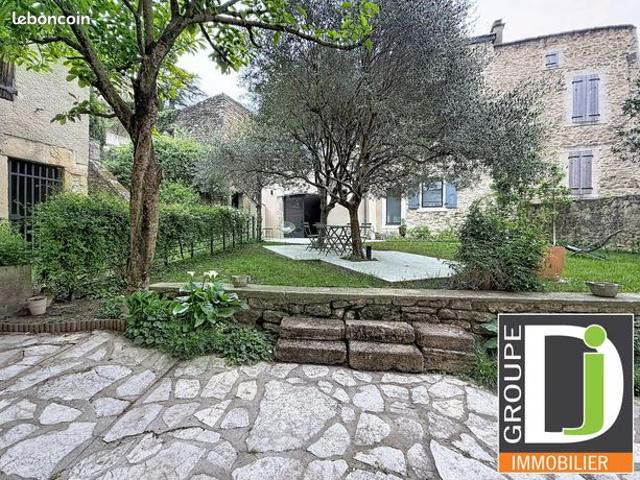 Maison 8 pièces 201 m²
