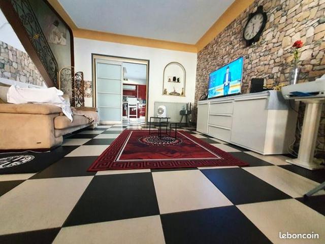 Maison 8 pièces 201 m²