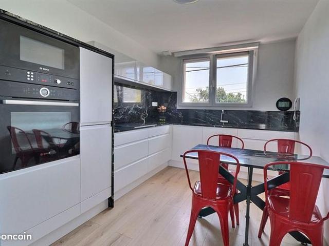 Maison 8 pièces 201 m²