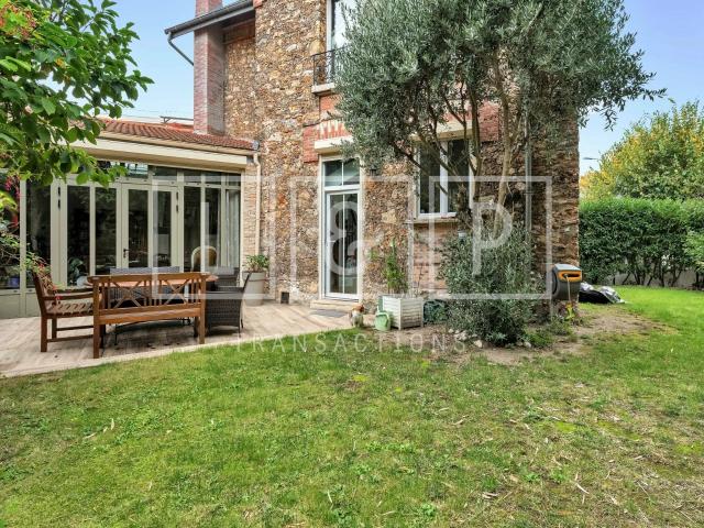 Maison 8 pièces 201 m²