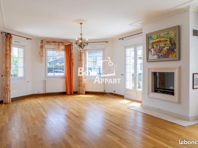 Maison 8 pièces 201 m²