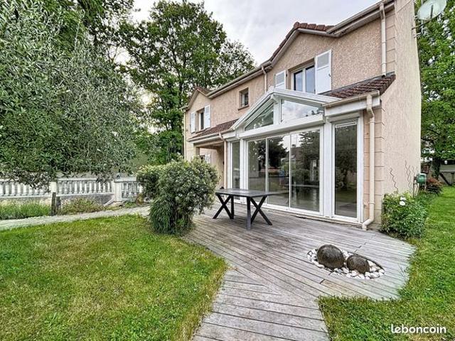 Maison 8 pièces 201 m²