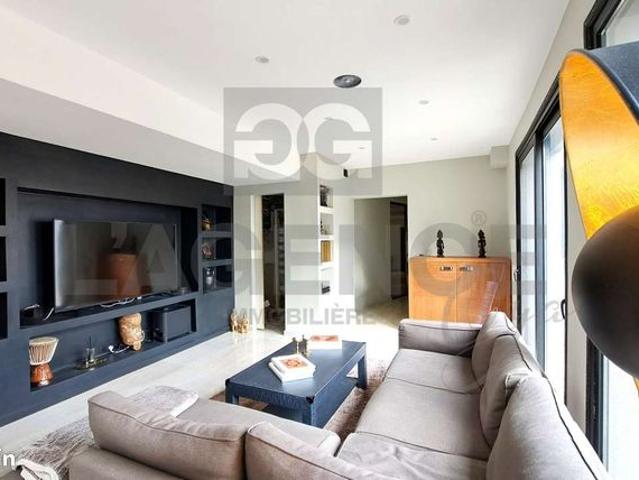 Maison 8 pièces 201 m²