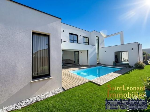 Maison 8 pièces 201 m²