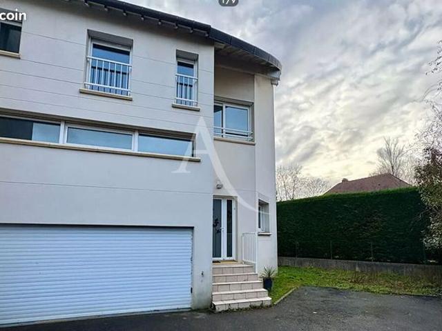 Maison 8 pièces 201 m²