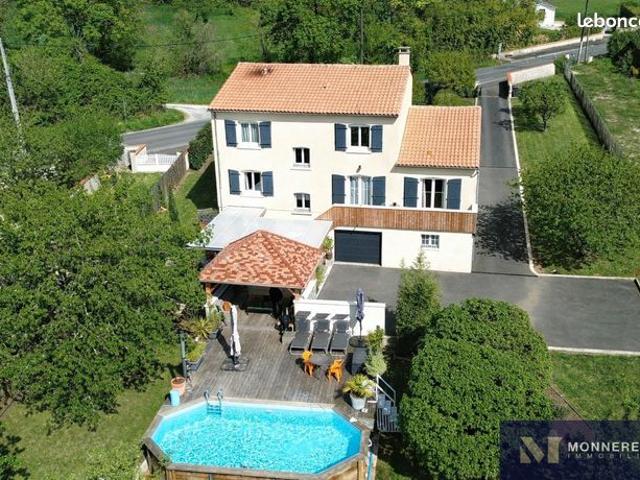 Maison 8 pièces 201 m²