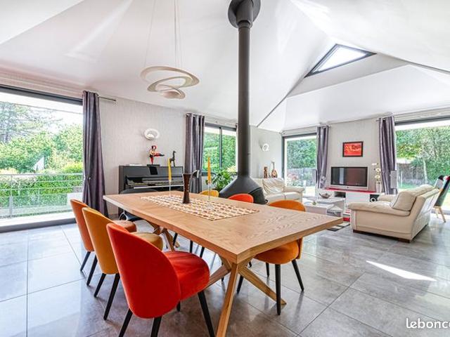 Maison 8 pièces 201 m²