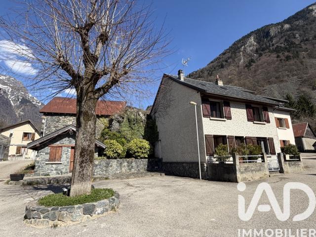 Maison 8 pièces 202 m²