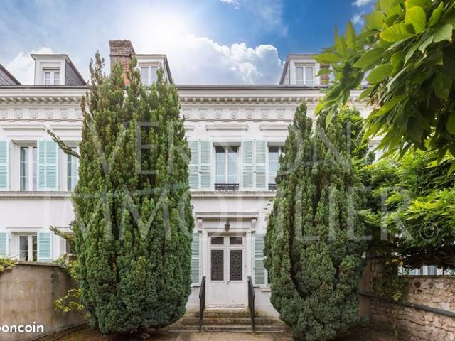 Maison 8 pièces 202 m²