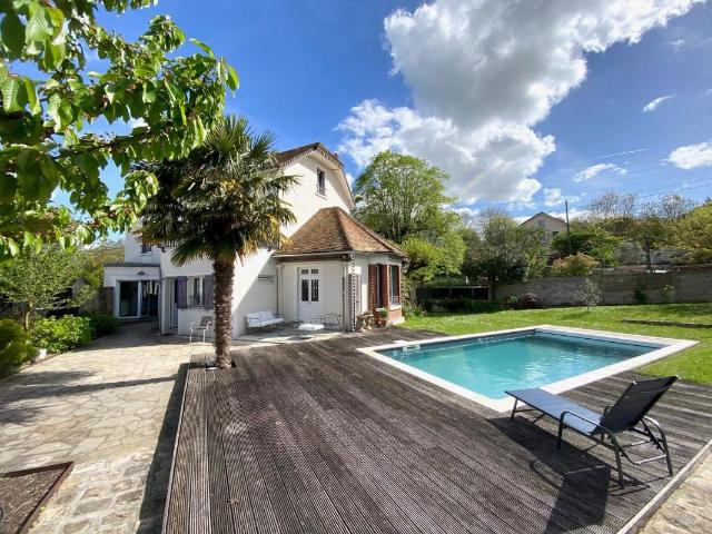 Maison 8 pièces 202 m²