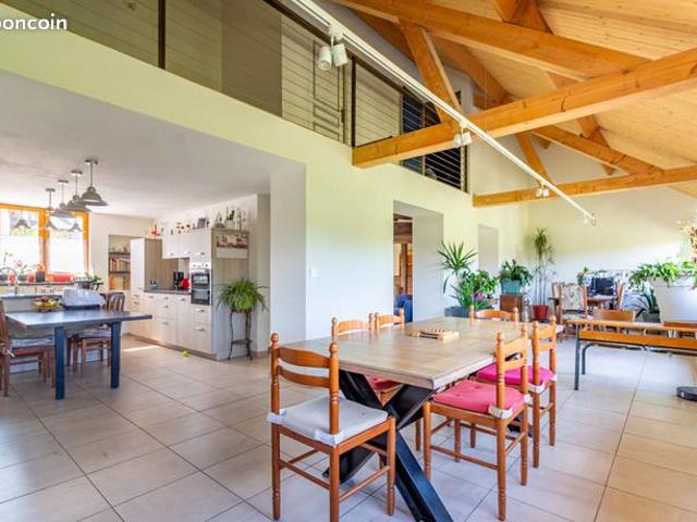 Maison 8 pièces 202 m²