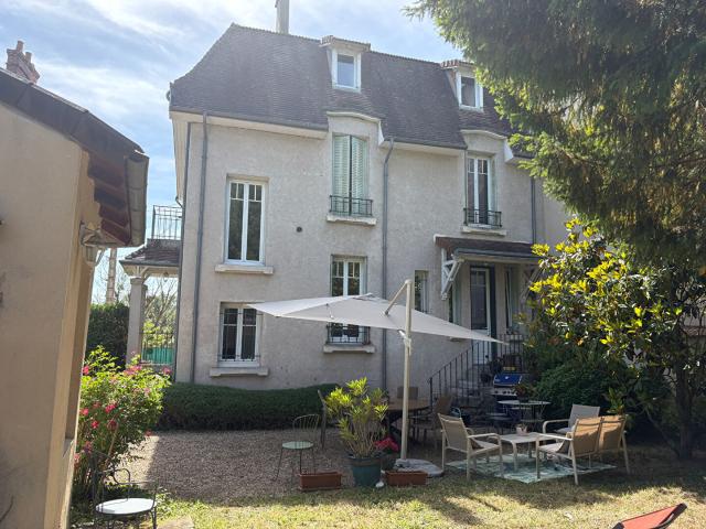 Maison 8 pièces 202 m²