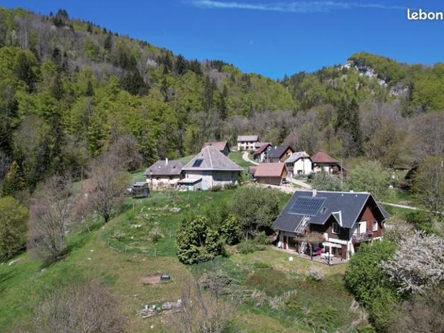 Maison 8 pièces 202 m²
